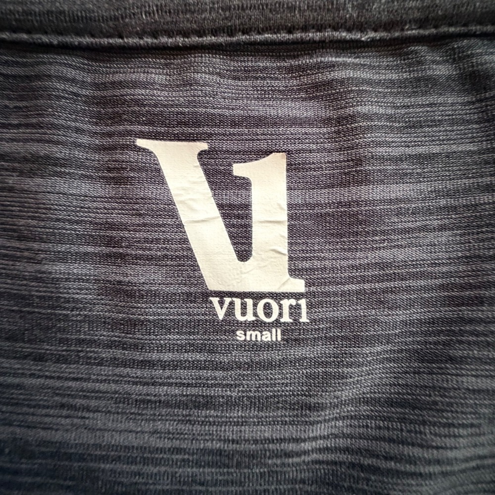 Vuori Lux Performance Tee Charcoal Heather Pocket Short Sleeve Size Small - Picture 3 of 7